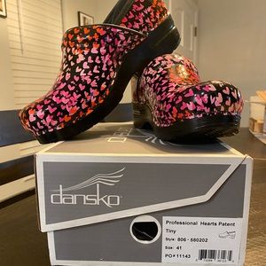 Patent Pro Dansko Tiny Hearts 41